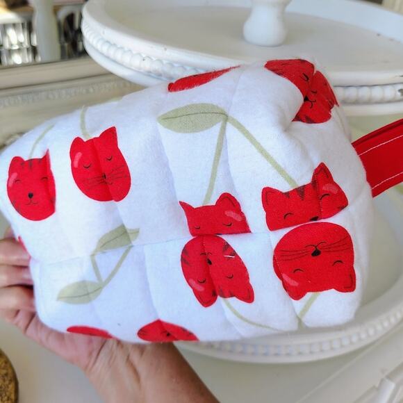 NEW Cherry Tiger Flannel quilted boxy bag with mini Zip bag / 2pc set - Picture 7 of 10